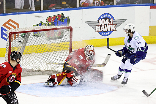 Jarid Lukosevicius (14) scores a goal past Heat goalie Daniil Chechelev