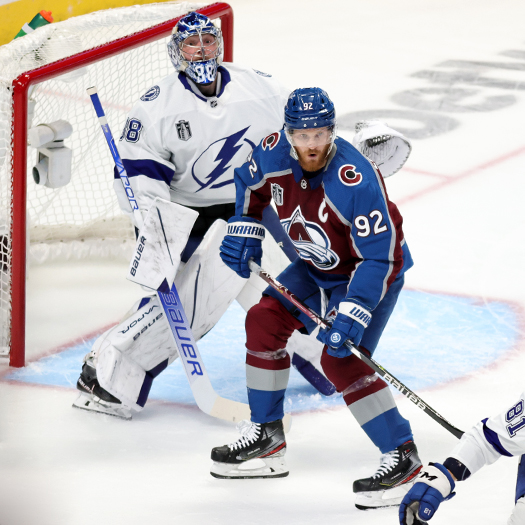 Gabriel Landeskog (92) tries to screen goalie Anderi Vasilevskiy