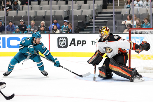 Ducks' goalie Anthony Stolarz stops a shot by Noah Gregor (73)