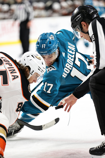 Josh Lopina (85) faces-off against Thomas Bordeleau (17)