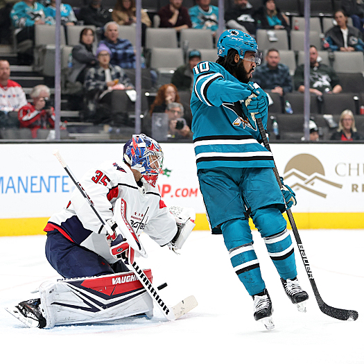 Sharks forward Anthony Duclair (10) attempts to tip a shot past goalie Darcy Kuemper