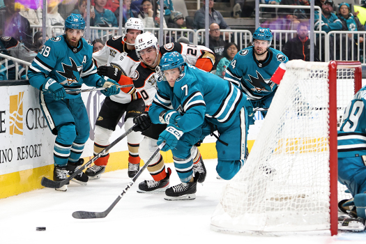Sharks center Nico Sturm (7) chases then puck behind the Sharks goal
