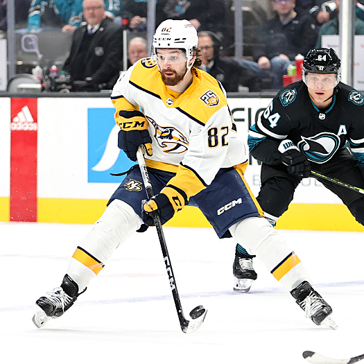Tommy Novak makes a pass during first period action