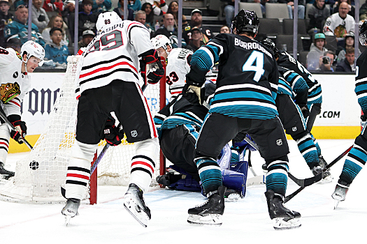 Philipp Kurashev's (23) shot hits the back of the net to tie the score 4-4 with less than a minute left in the game